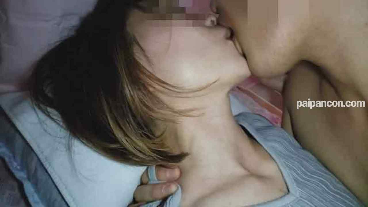 FC2-PPV-1297463 - 【個人】仕事を失い、二人の他人棒に立て続けに犯され中出しされる華奢な人妻 thumbnail_1.jpg