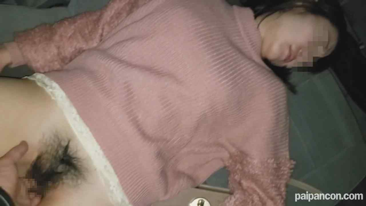 FC2-PPV-1308025 - 【個人】返済できない小柄な幼な妻、スーパーの駐車場で咥えさせ車内に押込み狭い膣にねじ込み中出し thumbnail_5.jpg