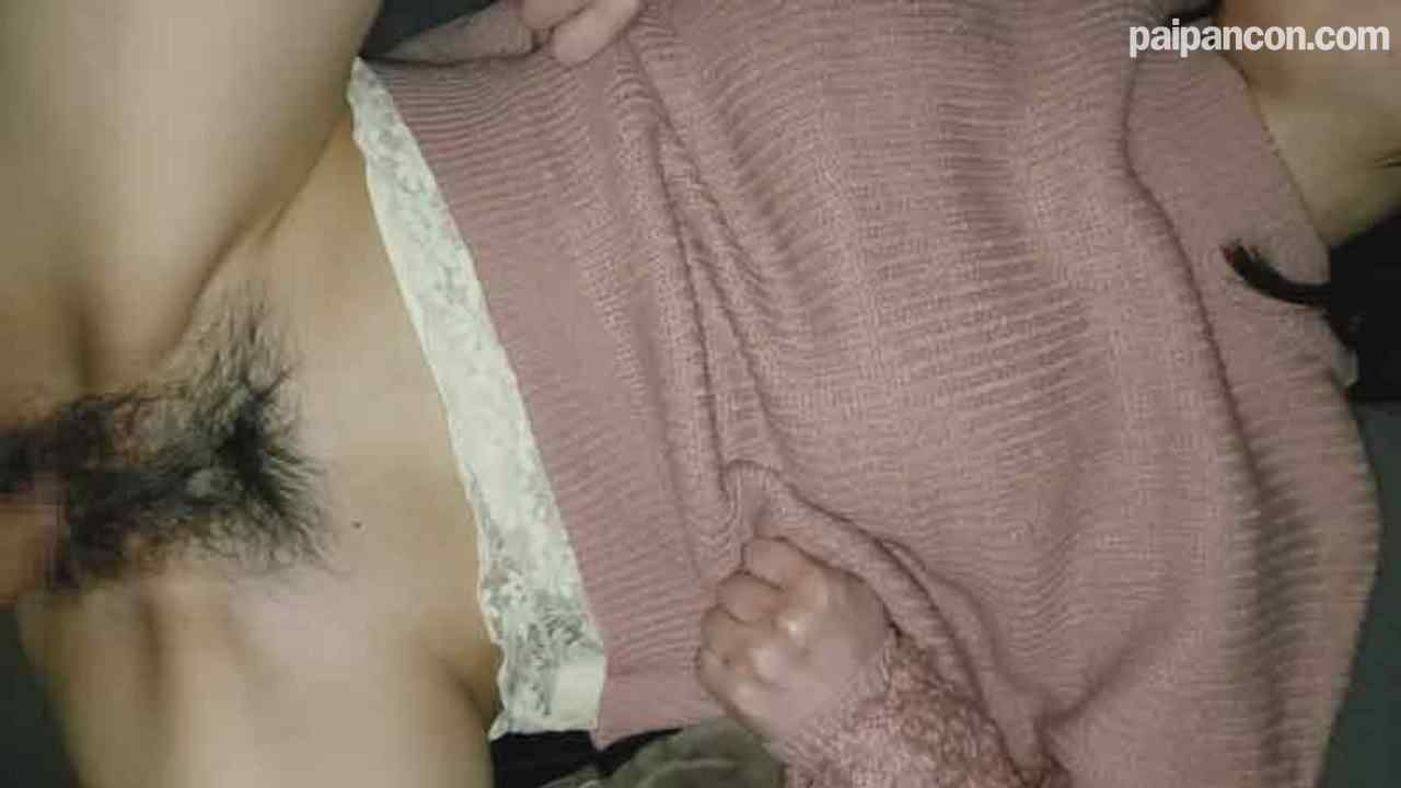 FC2-PPV-1308025 - 【個人】返済できない小柄な幼な妻、スーパーの駐車場で咥えさせ車内に押込み狭い膣にねじ込み中出し thumbnail_7.jpg