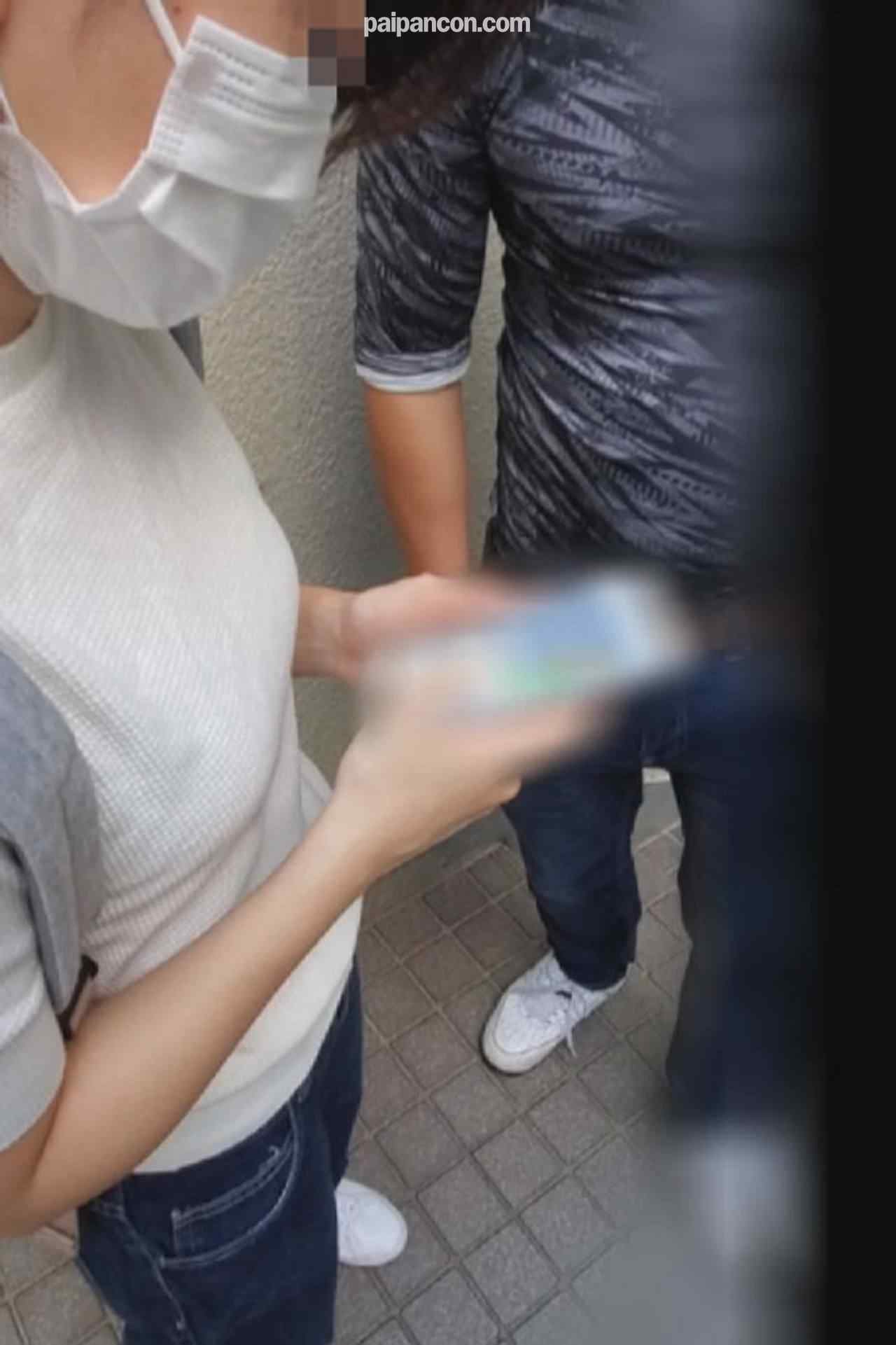 FC2-PPV-2726453 - 騙し訪問４P【個人】親友宅前に連れて行き知らずに玄関開け、３人の男に押入られ即２名の若ママを犯し中出しで同日に孕ませる。