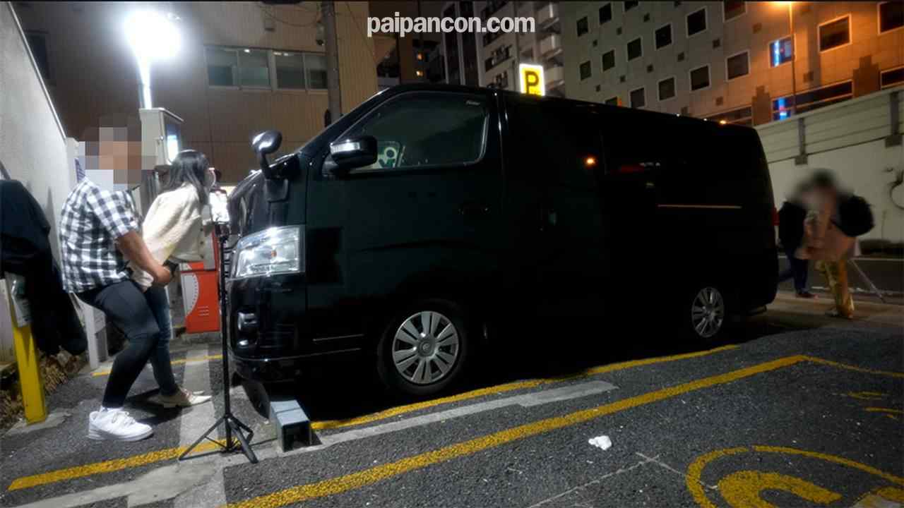 FC2-PPV-4057781 - 完全街中露出、人通り横、着衣立ちバック中出し、横を人が行き交う中、、ジーンズ穴あけ、現*役女子大生、初撮影、バック固定首輪で電動ピストン！、『個人撮影』個撮完全オリジナル３９１人目 thumbnail_8.jpg