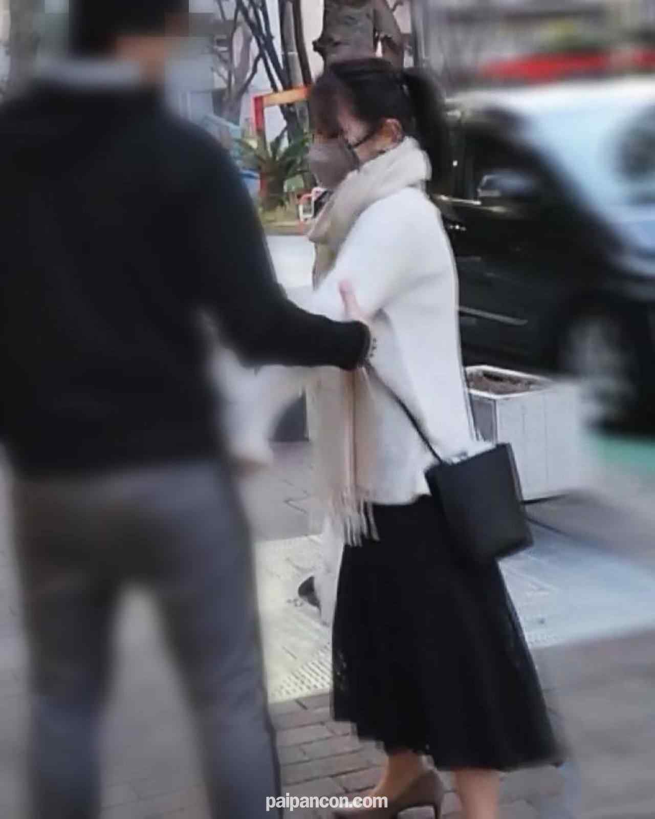 FC2-PPV-4170365 - ※1/5まで1480pt【個人】身体を捧げて滞納を繰り返す、美乳でクビレのポニーテール若妻。公園でのママ友会の帰りを拉 致し、車とホテルで利息分を執拗に搾り取る。※音量注意※ thumbnail_0.jpg