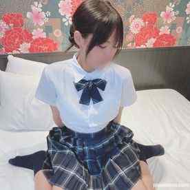 FC2-PPV-4772529 - 。おじさんに群がられ。人生初の大量顔射と大量中出し。 cover.jpg