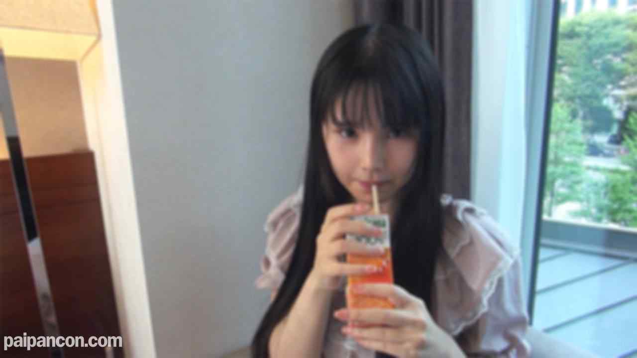 FC2-PPV-4779269 - 困り顔ではちゃめちゃかわいくて細身巨乳の女の子、「うん♡挿れていいよ♡」ということで生チンポ挿入で種付け中出し！ thumbnail_1.jpg