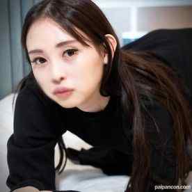 FC2-PPV-4779802 - 14まで990pt【美尻&高身長】清楚系の***なのに愛液垂れ流しのエロマンコ！敏感クリを責めまくって膣奥に中出しSEX！！ cover.jpg